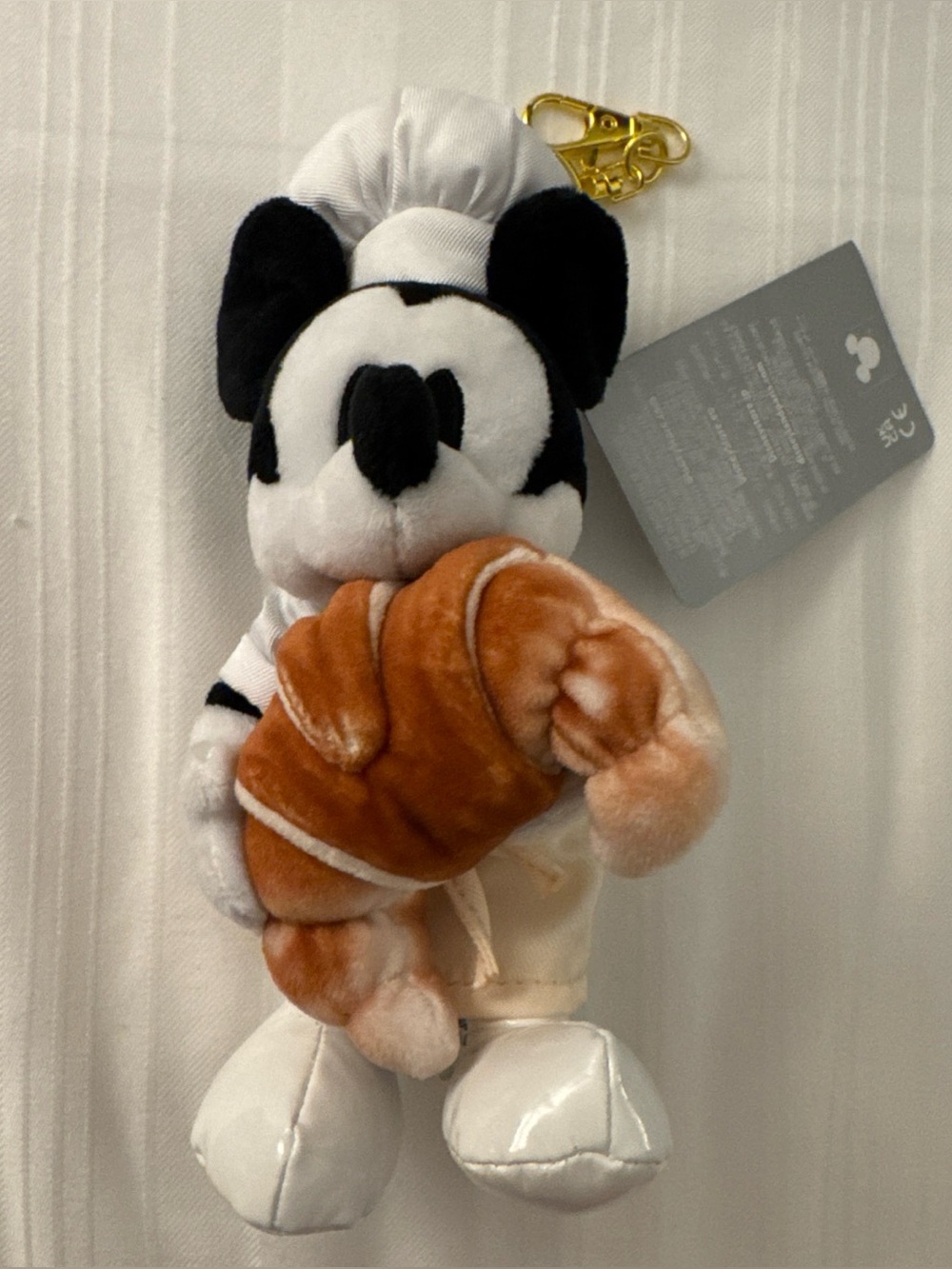 Disney Store authentic 2026  baking mickey mouse keychain disney bag charm